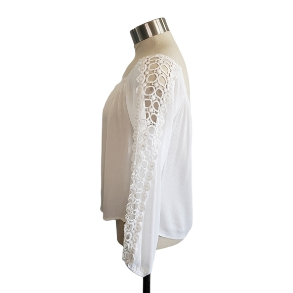 Solemio white off shoulder crochet sleeve top - Picture 4 of 9